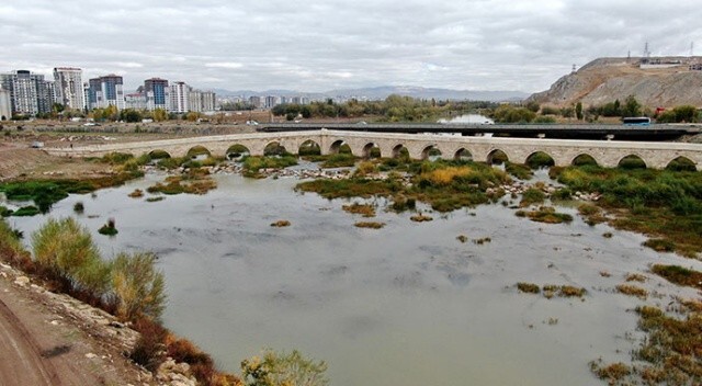Türkiye’nin en uzun nehri! Kızılırmak otlağa dönüştü