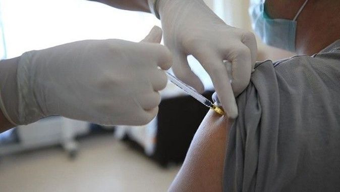 Uzman isim uyardı: Covid-19 aşısı gribe karşı korumaz