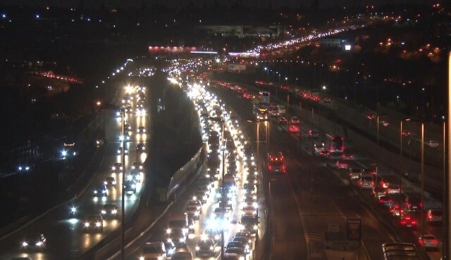7 günlük tatil bitti, İstanbul&#039;da trafik yoğunluğu arttı