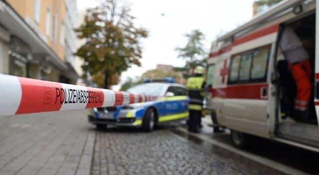 Almanya&#039;da 300 yolculu trende bıçaklı saldırı