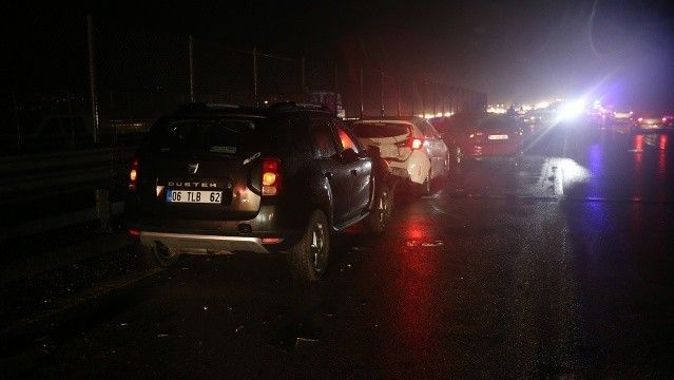 Anadolu Otoyolu&#039;nda zincirleme kaza, yaralılar var