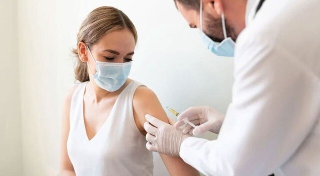 Aşı olanlara neden koronavirüs bulaşıyor? Uzmanlar cevapladı