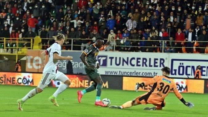 Beşiktaş&#039;ın çöküşü | Beşiktaş, Alanyaspor&#039;a mağlup oldu
