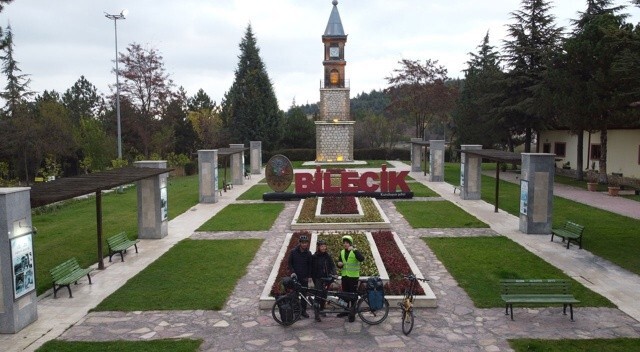 Bisiklet turuna çıkan Fransız çift, Türkiye&#039;de 10 bin kilometre pedal çevirdi