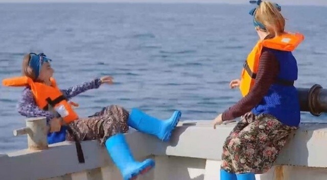 Bizim Köyün Kızları programında korkutan kaza: Yarışmacı denize düştü