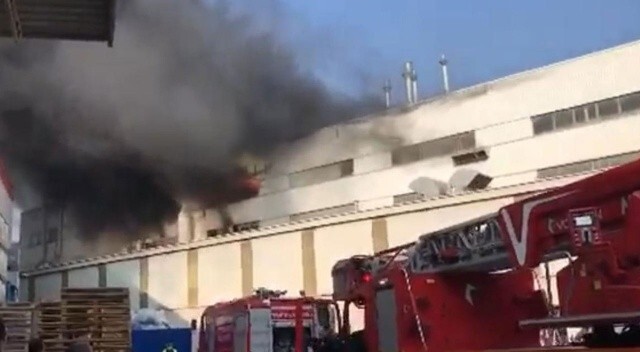 Bursa Organize Sanayi Bölgesi&#039;nde korkutan fabrika yangını