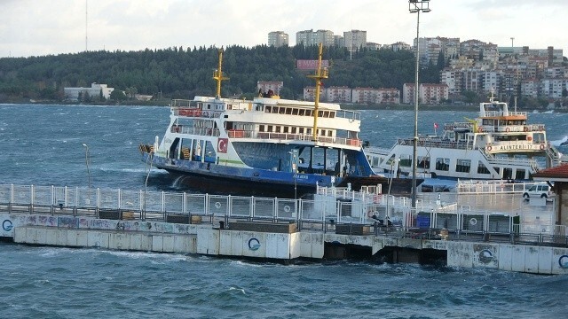 Çanakkale Boğazı&#039;nda feribot seferleri durduruldu