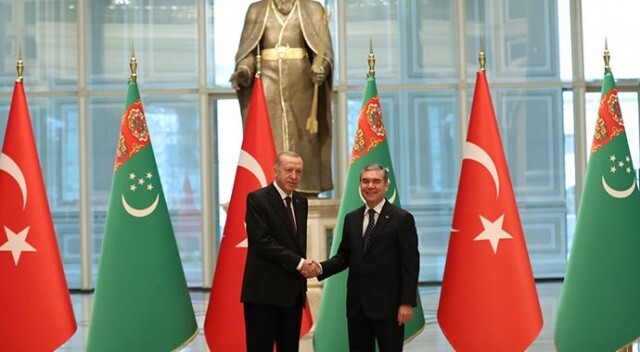 Cumhurbaşkanı Erdoğan Türkmenistan&#039;da: İki ülke arasında imzalar atıldı