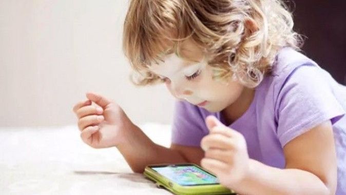 Ebeveynleri korkutan senaryo: Akıllı telefon kullanım yaşı 3’e düştü