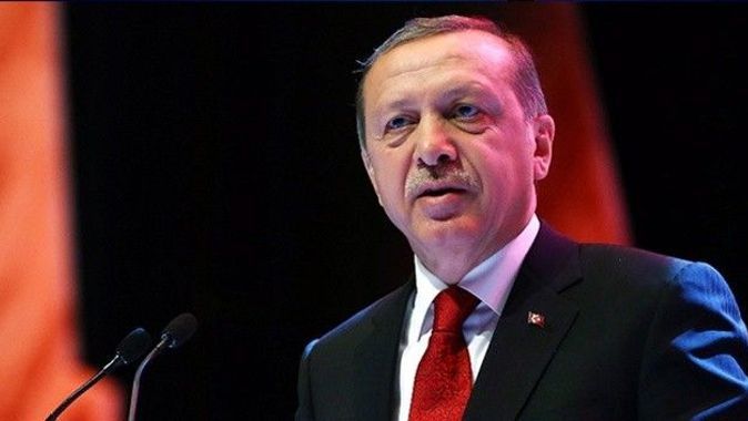 Erdoğan, Kılıçdaroğlu&#039;ndan kazandığı tazminatı öğrencilere verdi