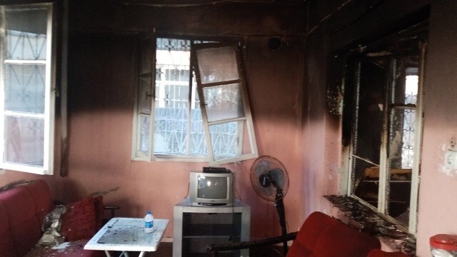 Ev sahibine kızdı, yaşadığı evi cayır cayır yaktı