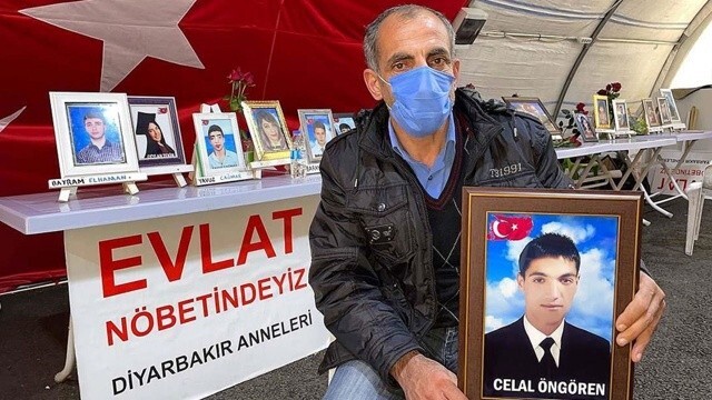 Evlat çığlığı büyümeye devam ediyor: Diyarbakır&#039;daki nöbete bir aile daha katıldı