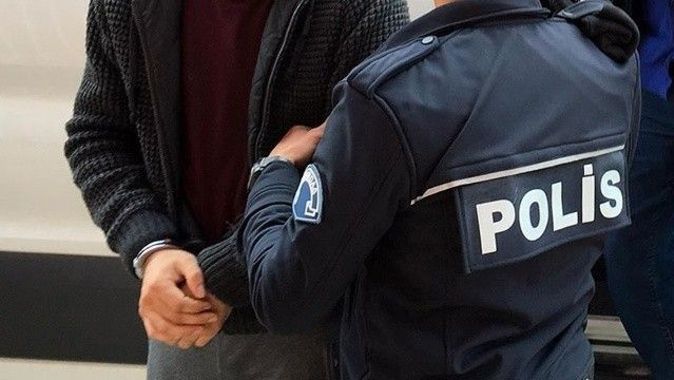 FETÖ soruşturması kapsamında aranan 2 kişi İzmir&#039;de yakalandı