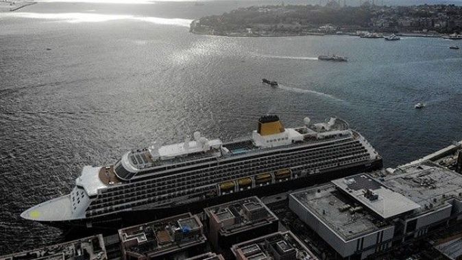 Galataport İstanbul’a dev yolcu gemisi yanaştı: Adeta 5 yıldızlı otel gibi