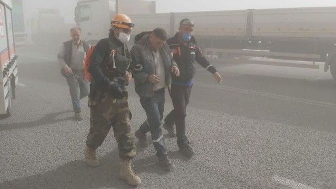 İç Anadolu ve Akdeniz&#039;de kum fırtınası: Araçlar mahsur kaldı