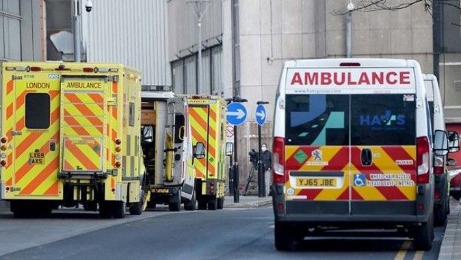 İngiltere&#039;de hastaların hastane önünde beklerken öldüğü ortaya çıktı
