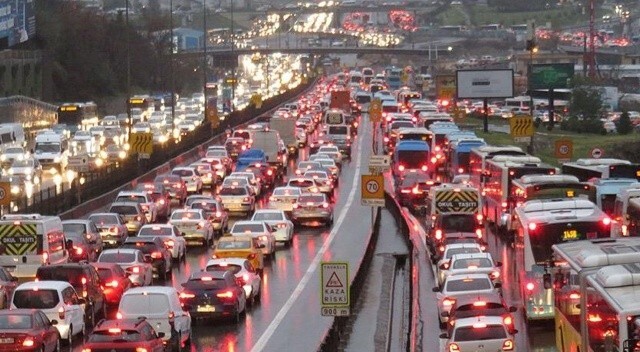 İstanbul’da cuma trafiği! Yoğunluk yüzde 78