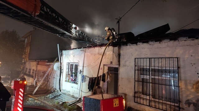 İstanbul&#039;da gecekondu yangını