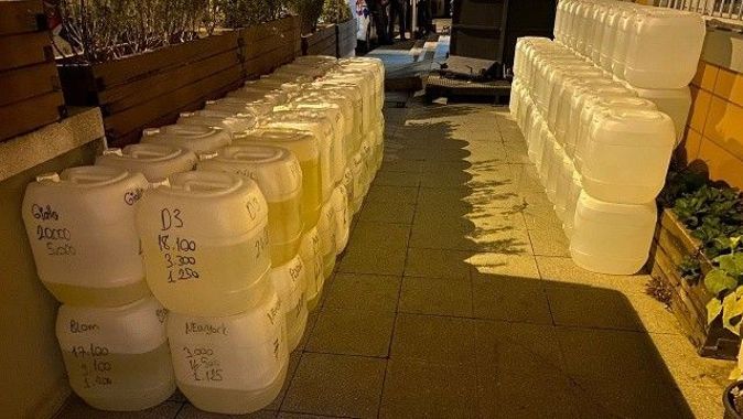 İstanbul&#039;da operasyon, tonlarca kaçak alkol ve parfüm ele geçirildi