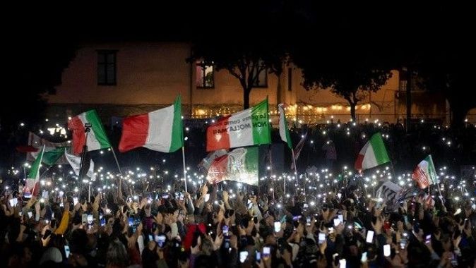 İtalya’da binlerce kişi Yeşil Geçiş sertifikasını protesto etti
