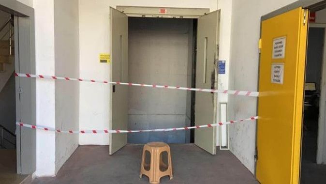 İzmir&#039;de asansör boşluğuna sıkışan yaşlı adam öldü