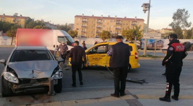 İzmir’de ticari taksi ile otomobil çarpıştı