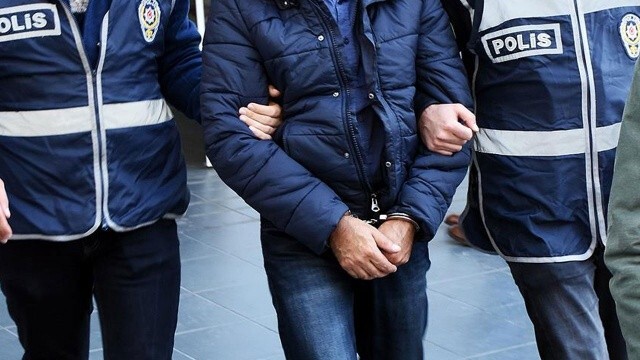 İzmir merkezli FETÖ operasyonu: 76 şüpheli yakalandı