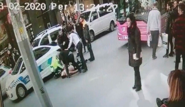 Kadın trafik polisinden hayat kurtaran müdahale