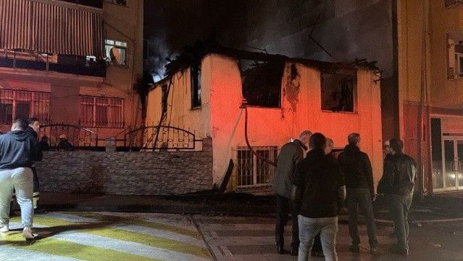 Kocaeli&#039;nde ev yangını: 1 ölü