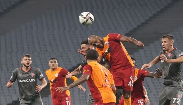 Rotasyonlu Galatasaray ligde kayboldu