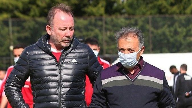 Beşiktaş yönetimi antrenmanda: Sergen Yalçın&#039;a sahada tam destek