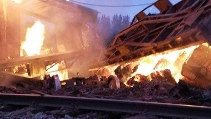 Şili’de yük treni raydan çıktı, vagonlar ateşe verildi
