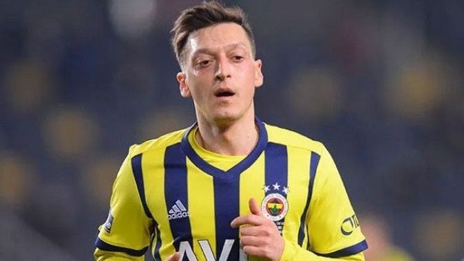 Vitor Pereira ile sorun yaşayan Mesut Özil’e Katar’dan dev teklif!