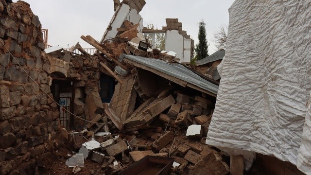 Aşırı yağış faciaya yol açtı: Sağanak nedeniyle bir ev çöktü