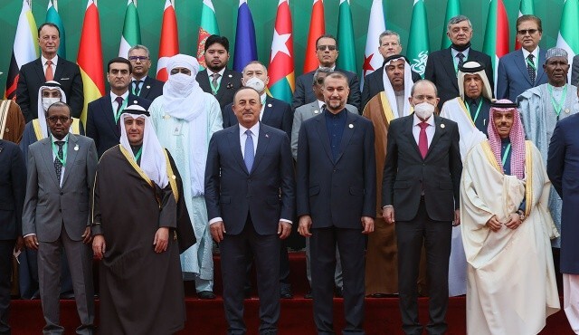 Bakan Çavuşoğlu: İslam topluluğu olarak lider rol oynamalıyız