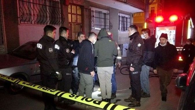 Bursa’da çocuklarının gözü önünde eşini bıçakla öldüren adam evi ateşe verdi