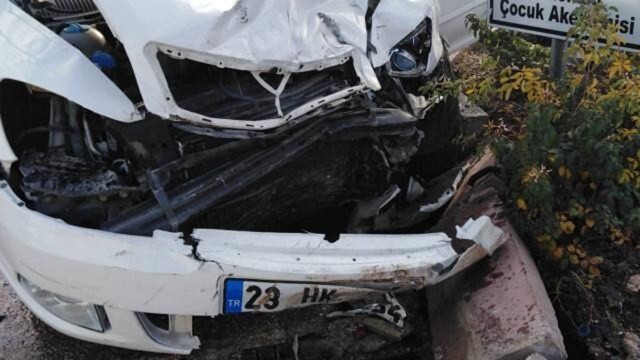 Elazığ&#039;da trafik kazası: 3 yaralı