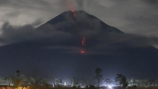 Endonezya&#039;da yanardağ patlaması: 1 kişi öldü, 41 kişi yaralandı