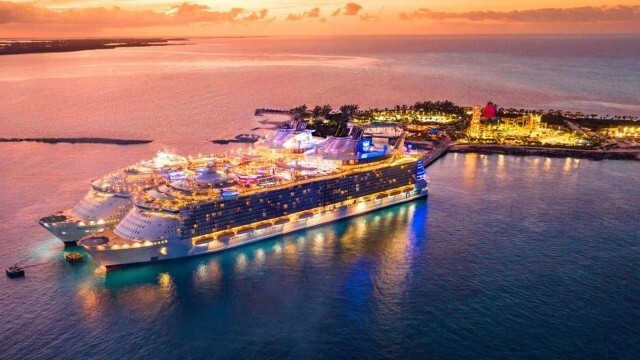 Karayipler’den Miami’ye gelen gemide 48 yolcu korona çıktı