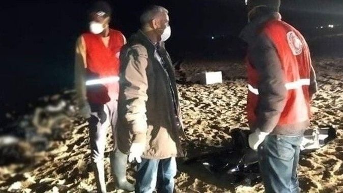 Libya&#039;da 27 göçmenin cansız bedeni kıyıya vurdu
