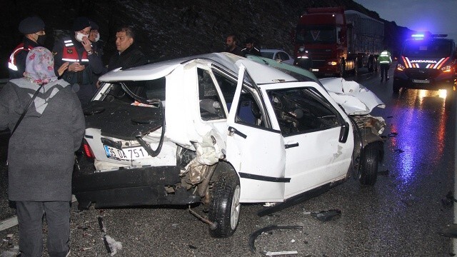 Manisa&#039;daki zincirleme kazada 11 araç birbirine girdi