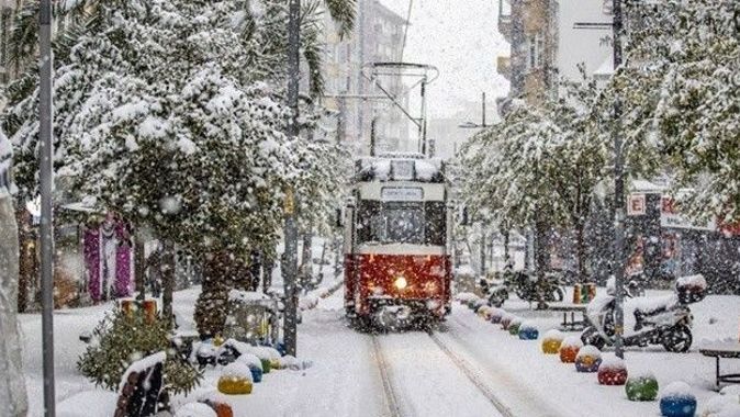 Meteorolojiden yoğun kar yağışı uyarısı! İstanbul için saat verildi