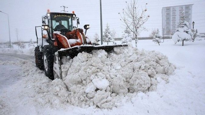 Muş-Güroymak yolu kar ve tipiden ulaşıma kapandı