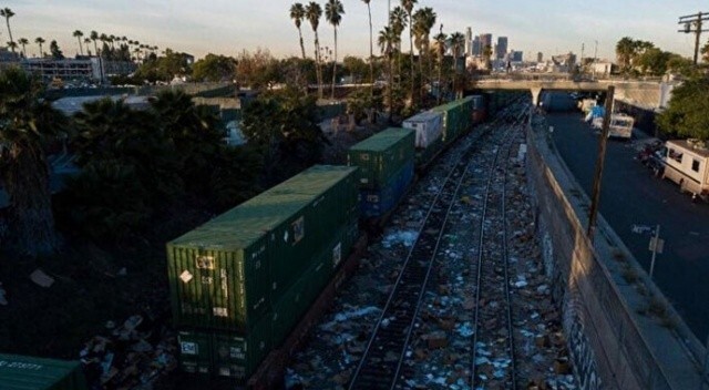 ABD’de kriz büyüyor: Hırsızlar hareket halindeki treni yağmaladılar