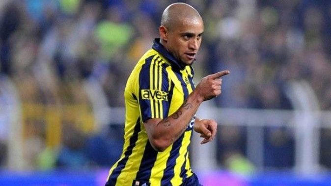 Dünya yıldızı Roberto Carlos’tan Fenerbahçe itirafı! İngiliz devini reddedip gelmiş