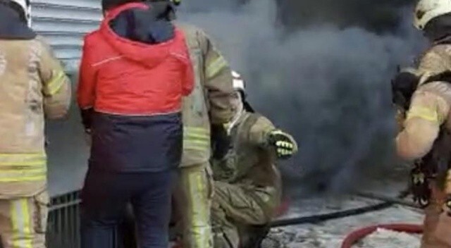 Fatih’te çanta imalathanesinde yangın, bina boşaltıldı