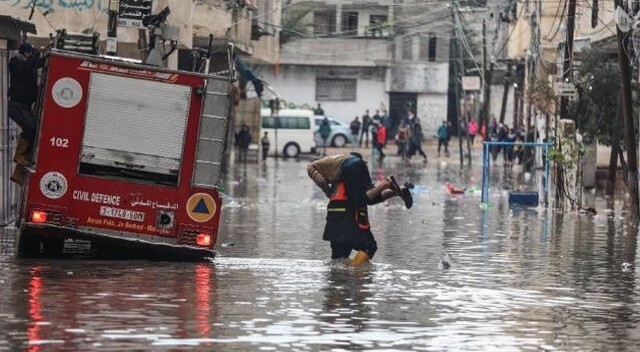Gazze&#039;de sağanak sele neden oldu: Mahsur kalan 152 kişi kurtarıldı