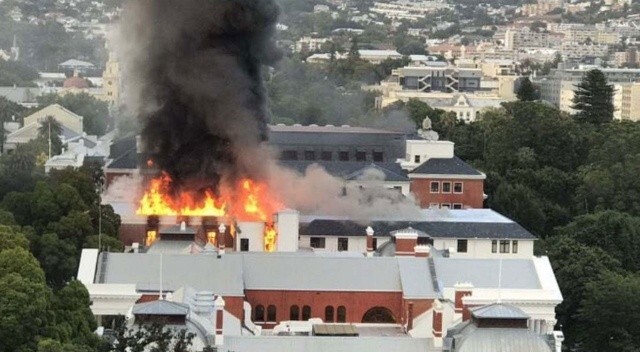 Güney Afrika parlamento binasında yangın