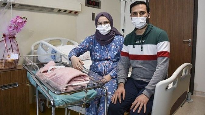İstanbul&#039;da sancısı tutan hamile kadın iş makinesiyle doğuma yetişti