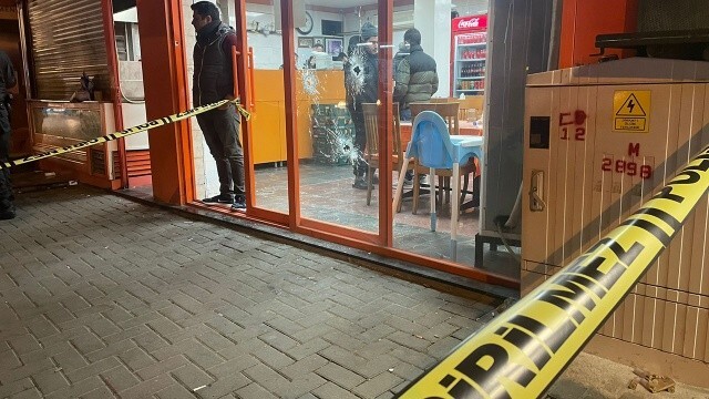 İzmir&#039;de bir restorana silahlı saldırı düzenlendi, yaralananlar var